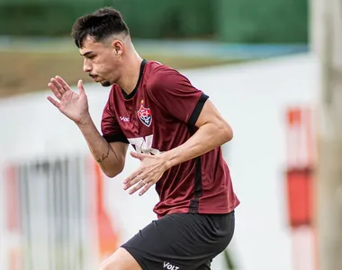 Claudinho, lateral-direito do Vitória
