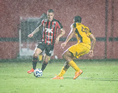 Jogo em Salvador foi debaixo de muita chuva