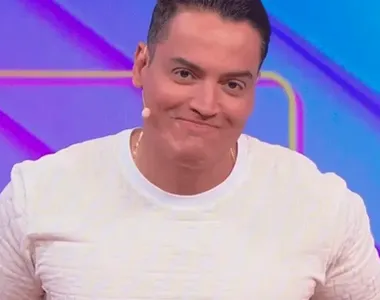 Apresentador do Fofocalizando deixa o SBT