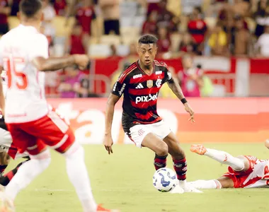 Flamengo e Internacional se enfrentam às 21h30 desta quarta-feira (13)