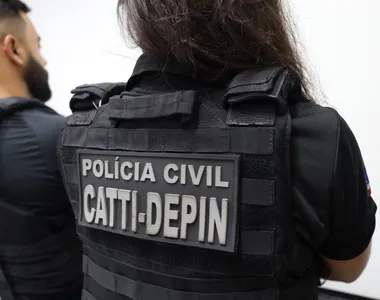 Suspeito foi abordado quando saía de casa