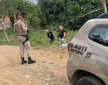 Corpo foi encontrado em uma via