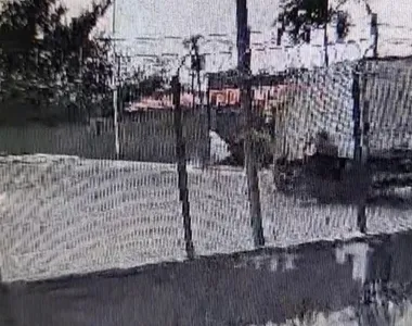 Câmeras de segurança registraram o momento do acidente