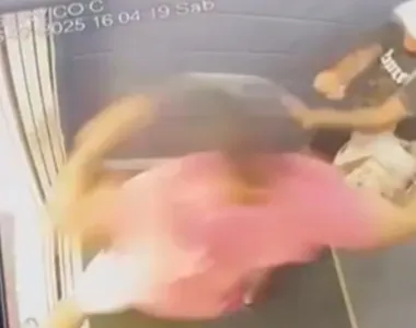 Mulher foi agredida pelo ex-namorado no elevador