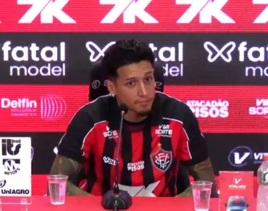 Kike Saverio, novo atacante do Vitória