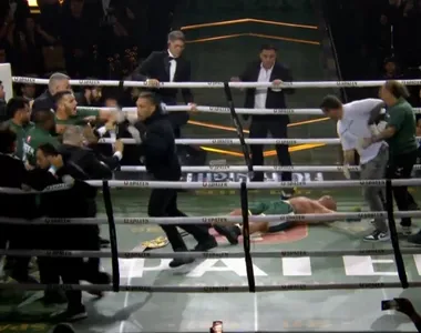 Wanderlei caiu desacordado após um golpe