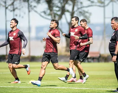 Jogadores do Vitória durante treino