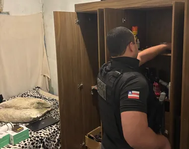 Policiais cumpriram mandado de busca e apreensão
