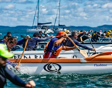 A canoa polinésia é um dos esportes aquáticos que mais cresce no estado