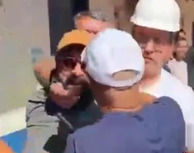 Prefeito aplicou um mata-leão no jornalista