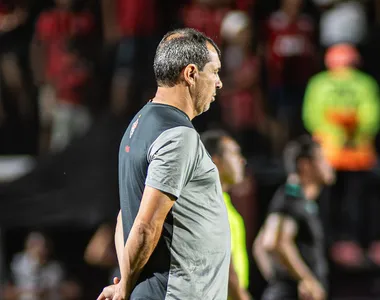 Vitória volta ao Z4 e vê risco de queda disparar no Brasileirão