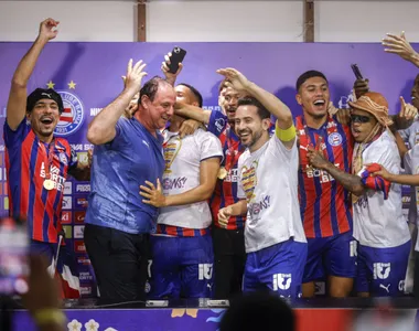 Rogério Ceni leva banho de gelo dos jogadores, após titulo da Copa do Nordeste