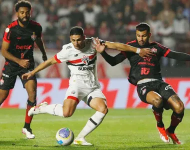 Jogo entre São Paulo e Vitória acontece neste sábado (9)