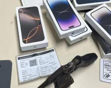 Pistola e celulares foram apreendidos