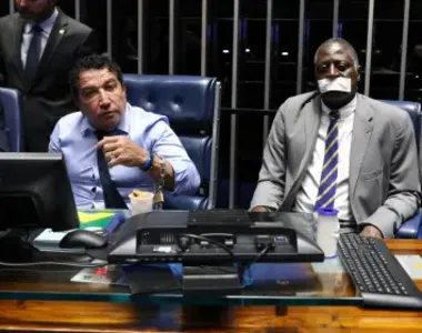Magno Malta está acorrentado no plenário do Senado
