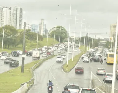 Salvador amanheceu com fortes chuvas nesta sexta-feira (26)