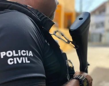 Homem foi preso dentro de casa