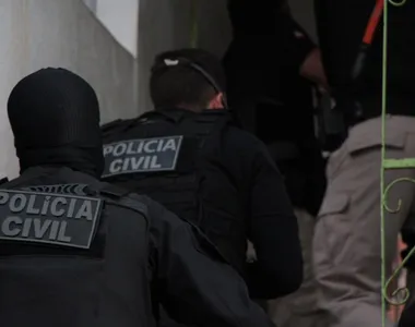 Polícia encontrou diversas caixas com entorpecentes na casa do suspeito