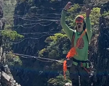 Esporte radical é praticado em grandes alturas