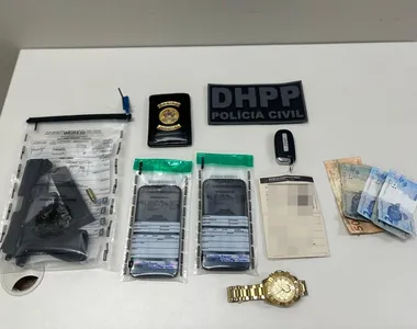 Na abordagem, os policiais localizaram a arma de fogo utilizada na ação