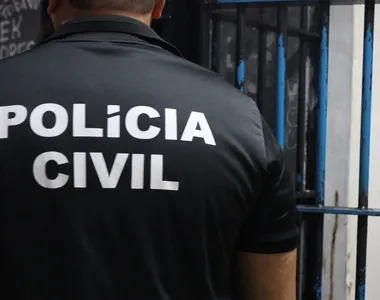 Vítima foi encontrada com marcas de tiros