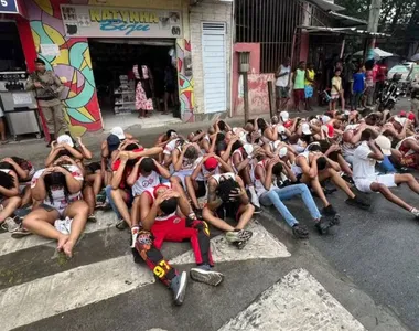 Membros da TUI durante enquadro da PM