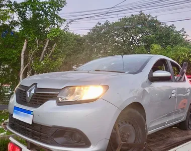 Carro utilizado pelos suspeitos durante a fuga