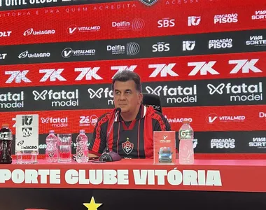 Fábio Mota em entrevista coletiva no Barradão