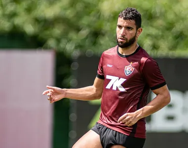Pepê, meio-campista do Vitória