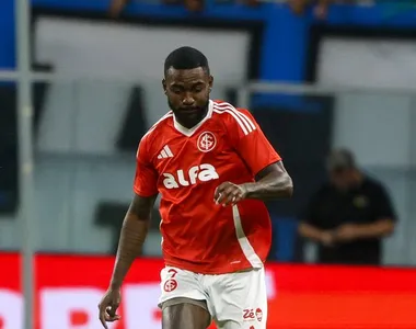 Ramon, lateral-esquerdo pretendido pelo Vitória