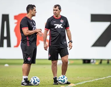 Fábio Carille comandou o treino desta terça-feira (19)