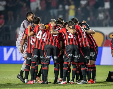 Vitória enfrenta São Paulo com oito desfalques