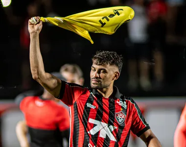 Vitória renova com Ronald até 2028