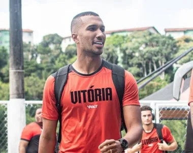 Atacante irá permanecer no Vitória