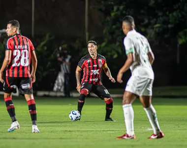 Vitória entra no Z-4 após empate e vê Vasco ultrapassar na tabela