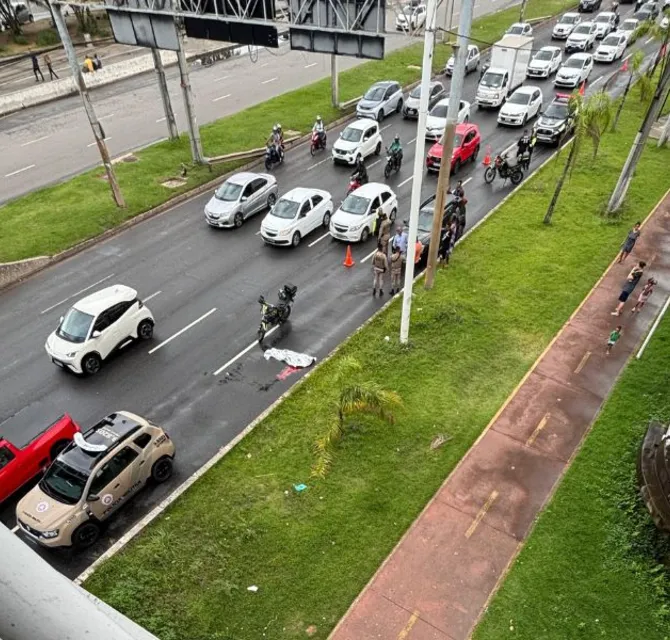 Imagem ilustrativa da imagem Caos na Paralela: atropelo fatal trava trânsito perto de Mussurunga