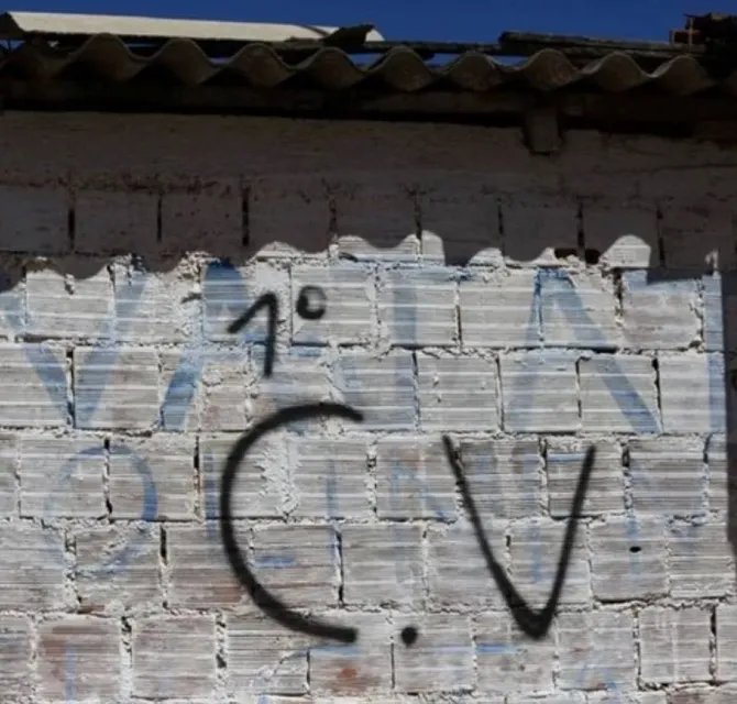 Imagem ilustrativa da imagem Traficas do CV gravam vídeo ameaçando policiais