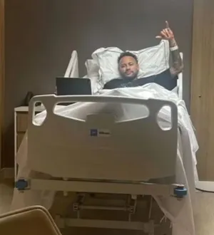 Imagem ilustrativa da imagem Adeus Copa? Neymar passa por cirurgia para corrigir B.O