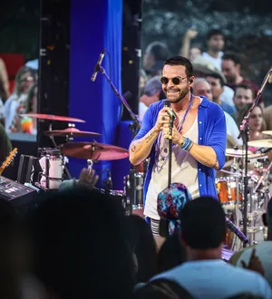 Imagem ilustrativa da imagem Alexandre Peixe comanda Axézin Bonfim com convidados