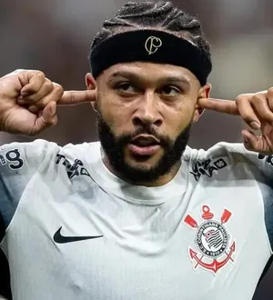 Imagem ilustrativa da imagem Atacante do Corinthians é detonado após fotografar mulher em Salvador