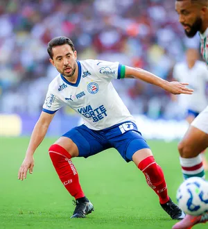 Imagem ilustrativa da imagem Bahia renova contrato de Everton Ribeiro