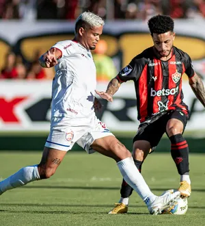 Imagem ilustrativa da imagem Barcelona de Ilhéus x Vitória: saiba onde assistir, escalações e mais