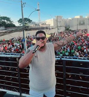 Imagem ilustrativa da imagem Bloco 100 Miséria anuncia tema e atrações do desfile de 15 anos