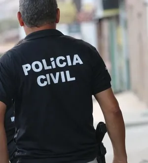 Imagem ilustrativa da imagem Cabeça cara do TCP é morto sentado em cadeira de bar