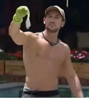 Imagem ilustrativa da imagem Camisinha achada em A Fazenda vira motivo de treta entre peões