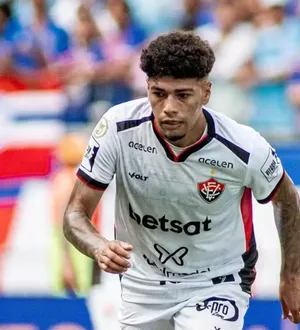 Imagem ilustrativa da imagem Com poucos reforços, Vitória dispensa volante na atual temporada