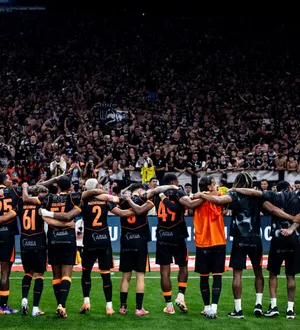 Imagem ilustrativa da imagem Corinthians 'broca' o Flamengo e solta o grito de campeão na Supercopa