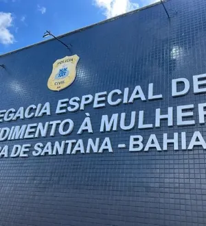 Imagem ilustrativa da imagem Delegada de folga prende valentão que agredia a companheira