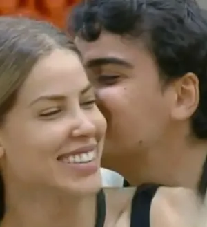 Imagem ilustrativa da imagem Dudu Camargo faz proposta ousada a Saory: "Deixa eu fazer"