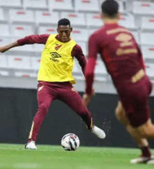 Imagem ilustrativa da imagem Ex-zagueiro do Bahia pode pintar no Vitória